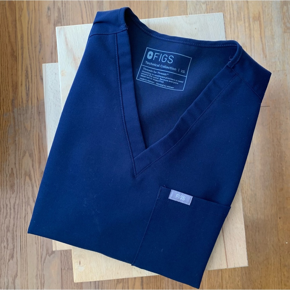 Figs Catarina One Pocket Scrub Top in navy